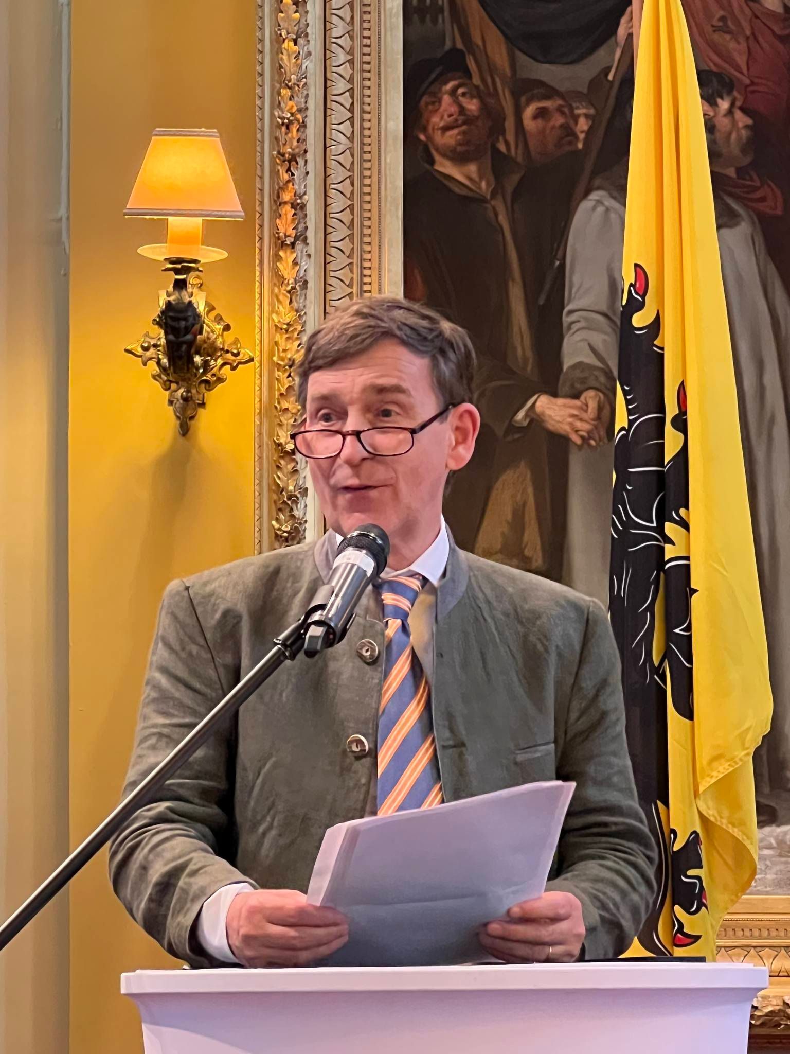 Prof. em. dr. Mark Elchardus ontvangt de Orde van de Vlaamse Leeuw 2024